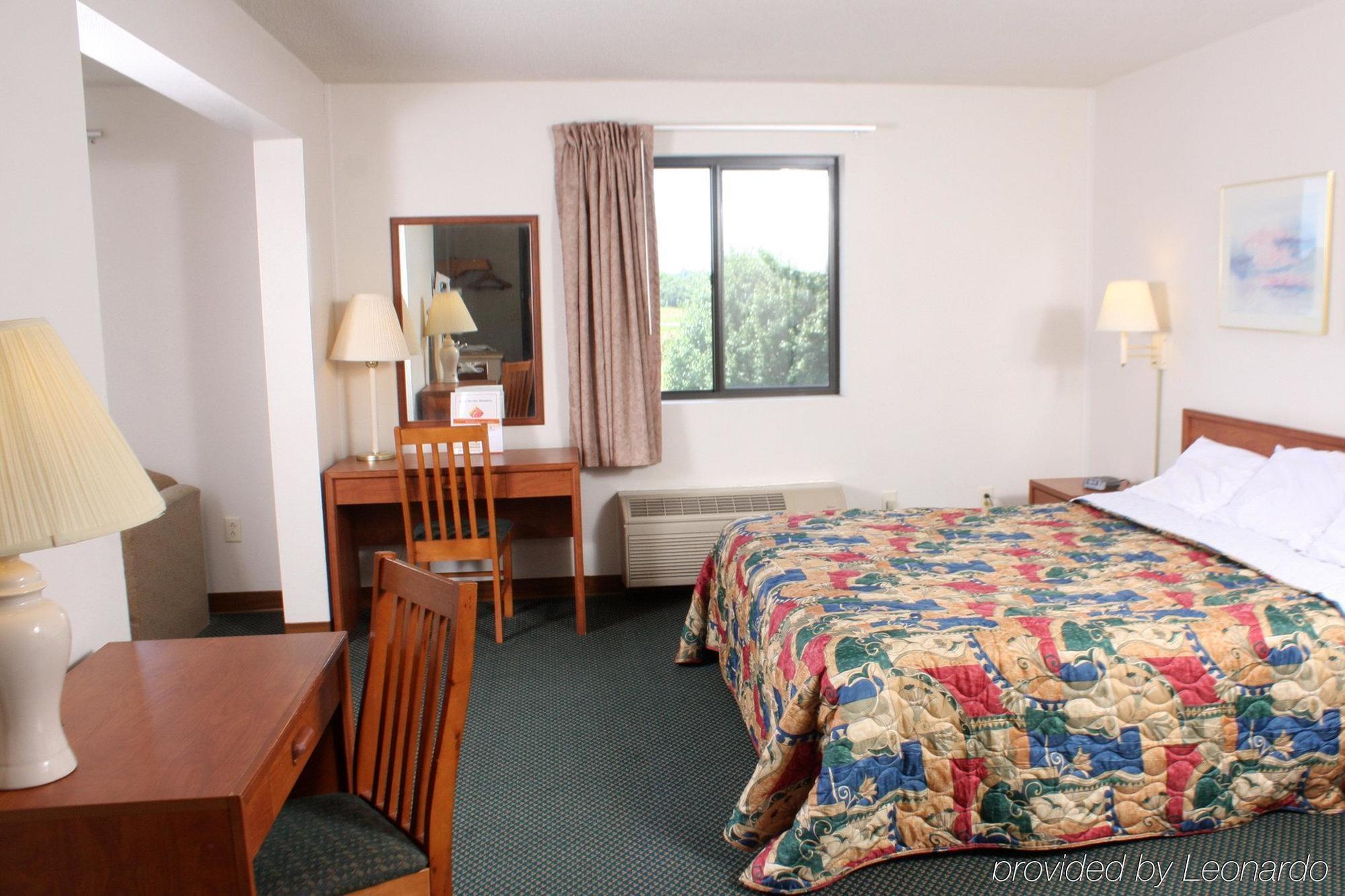 Centerstone Inn & Suites Carlyle Zewnętrze zdjęcie