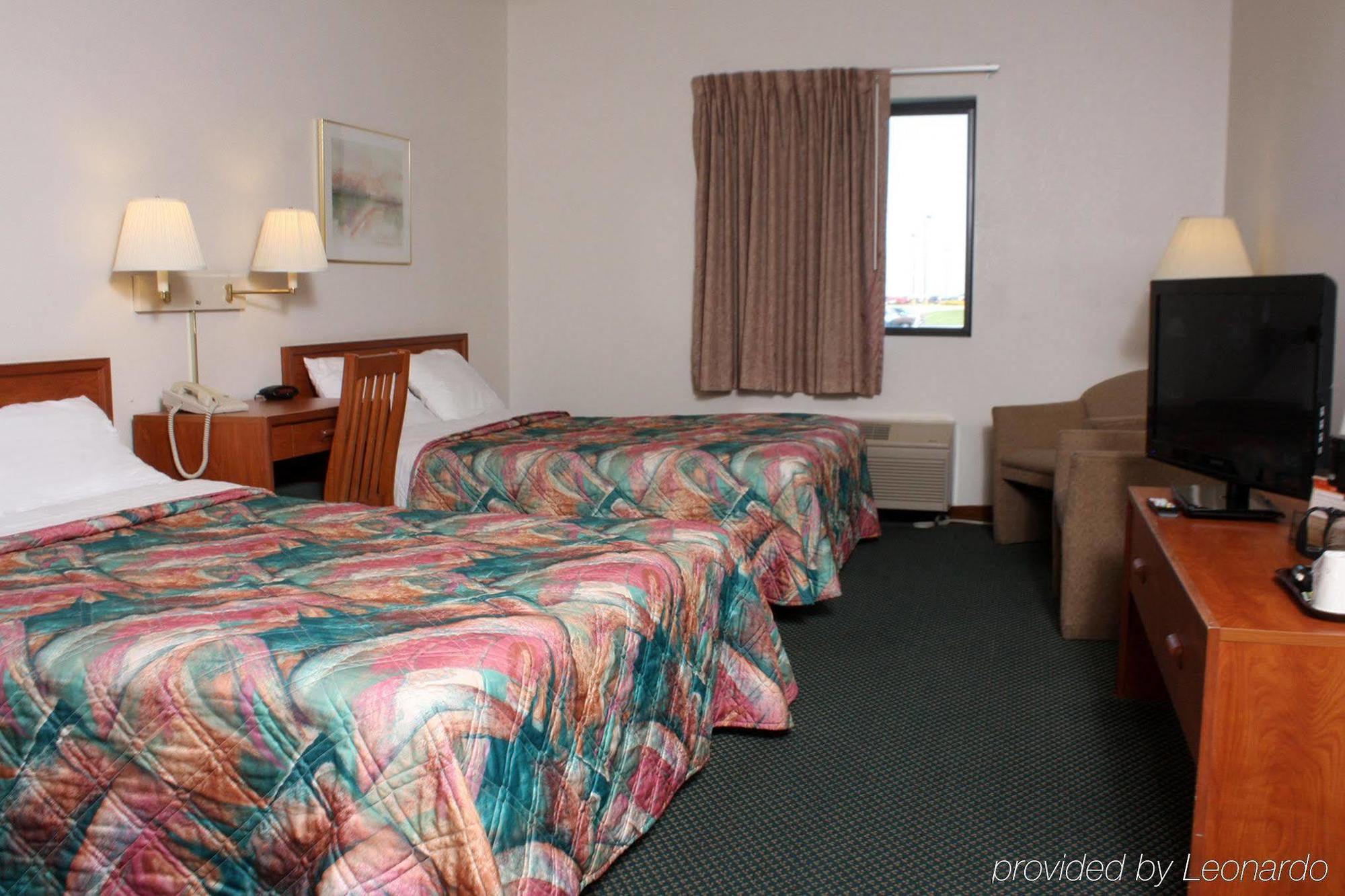 Centerstone Inn & Suites Carlyle Zewnętrze zdjęcie