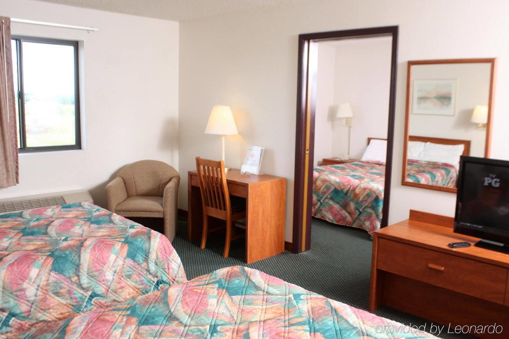 Centerstone Inn & Suites Carlyle Zewnętrze zdjęcie