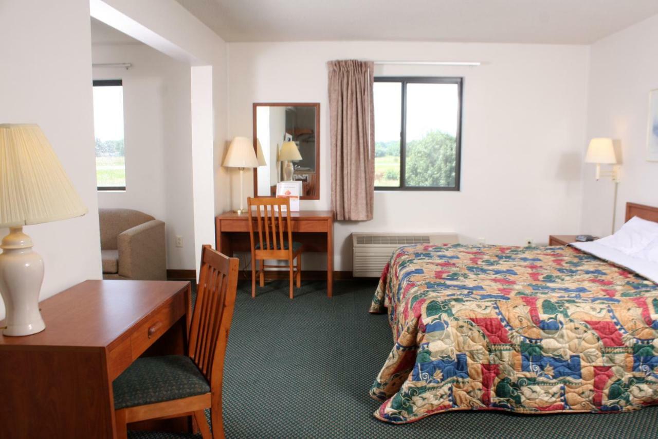 Centerstone Inn & Suites Carlyle Zewnętrze zdjęcie